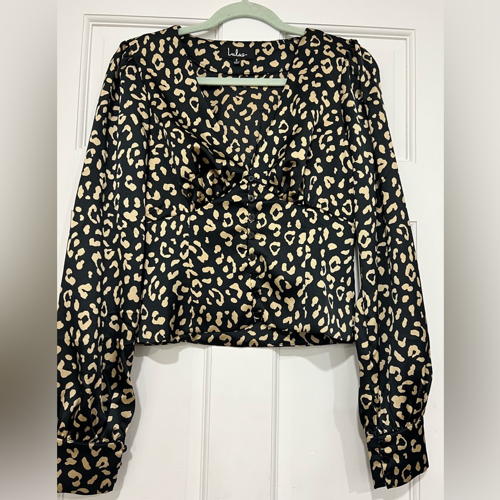 NWT Lulu’s  Cambera Black Satin Button Up Top in Leopard